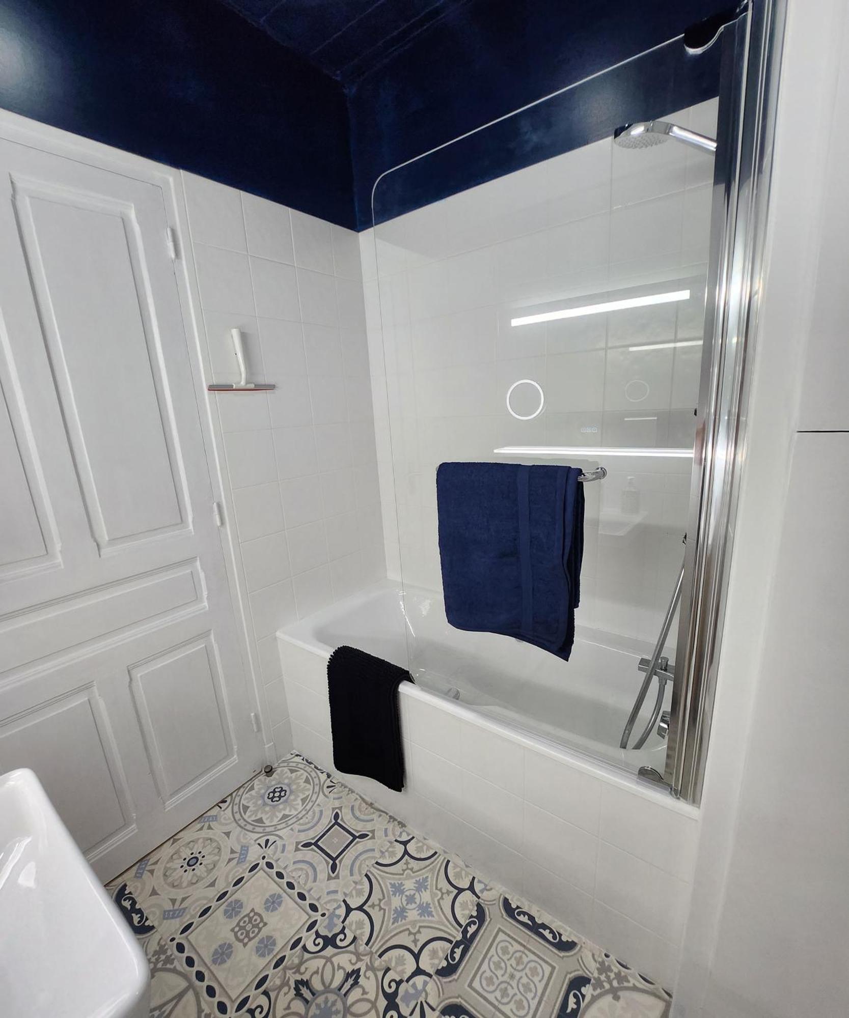 Chaleureux Appartement Refait A Neuf Vic-sur-Cere Luaran gambar